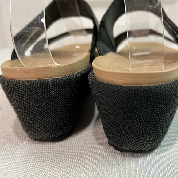 Crocs black leather Aleigh strap wedge sandals size W7 - Picture 6 of 16